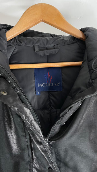 Vin Moncler Black Iridescent 3