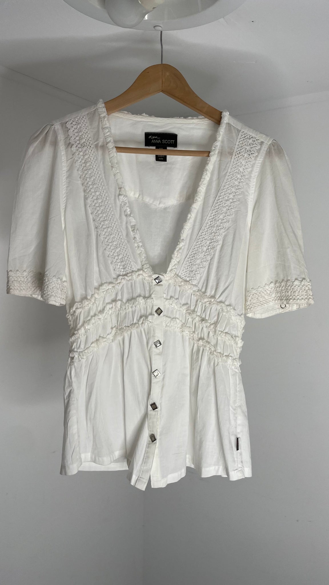 Pearl Buttons V Top M