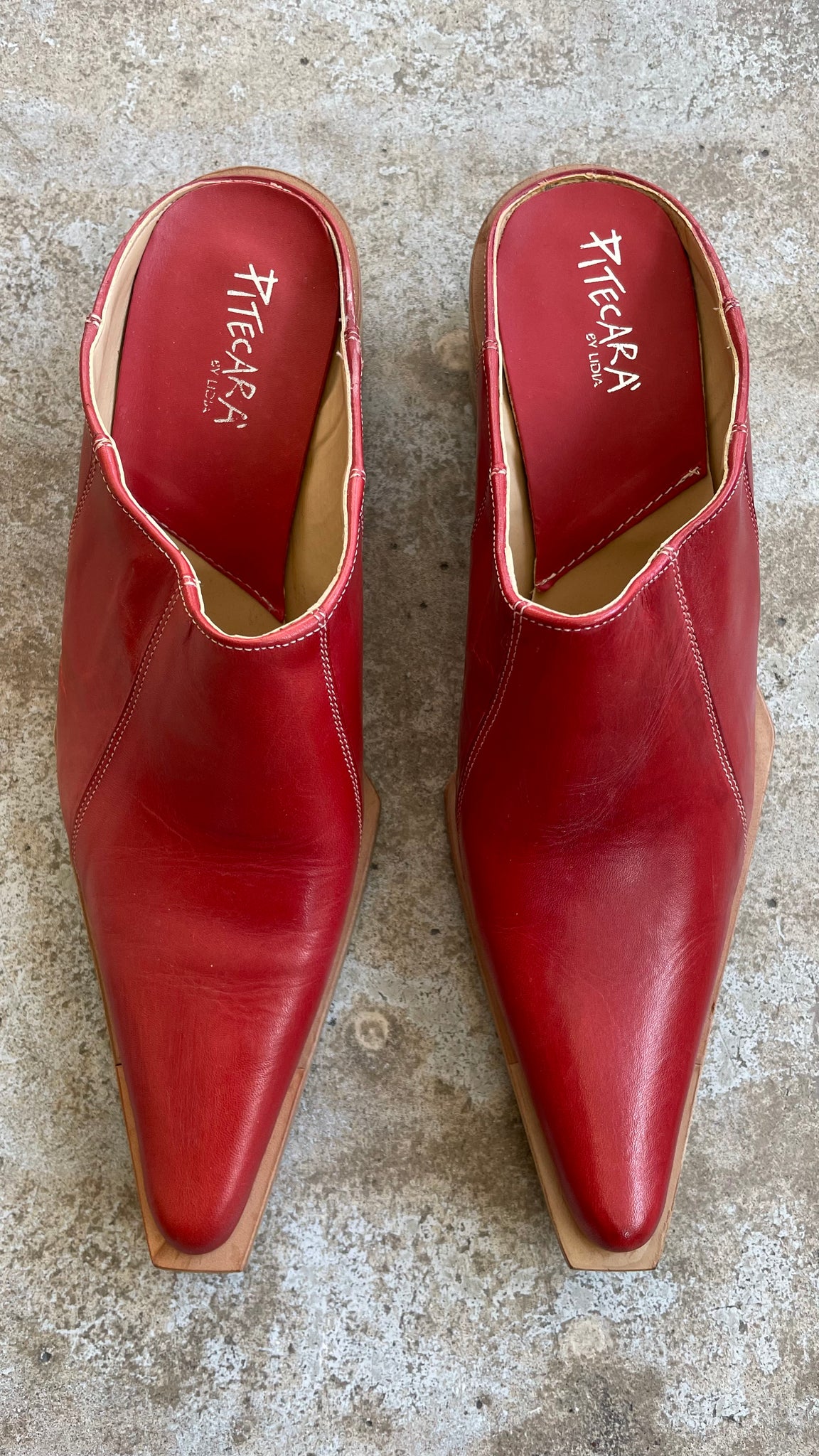 Cherry Mules IT39