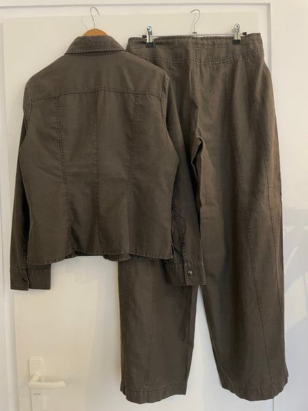 Mud Linen Suit 46